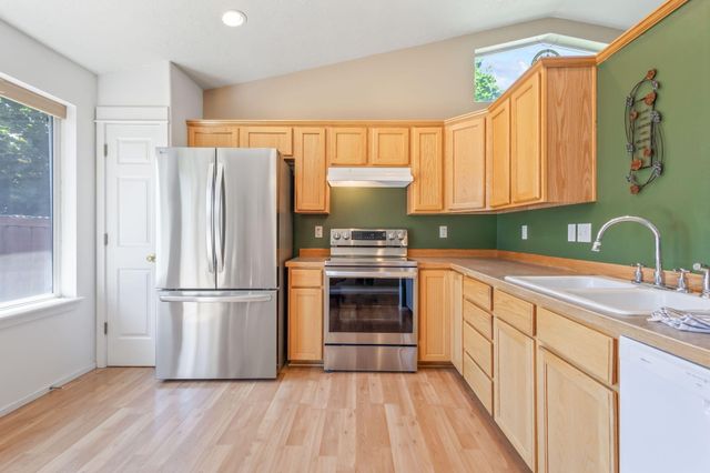 537 NE Marigold Street, Madras, OR 97741