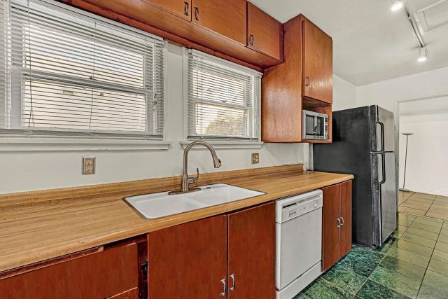 3055 Suncrest, San Diego, CA 92116