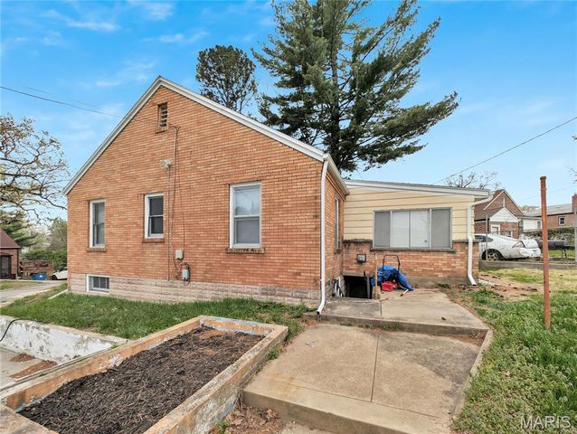 4401 Charlie Dooley Drive, St Louis, MO 63121