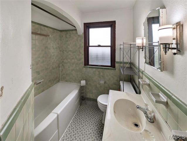 4401 Charlie Dooley Drive, St Louis, MO 63121