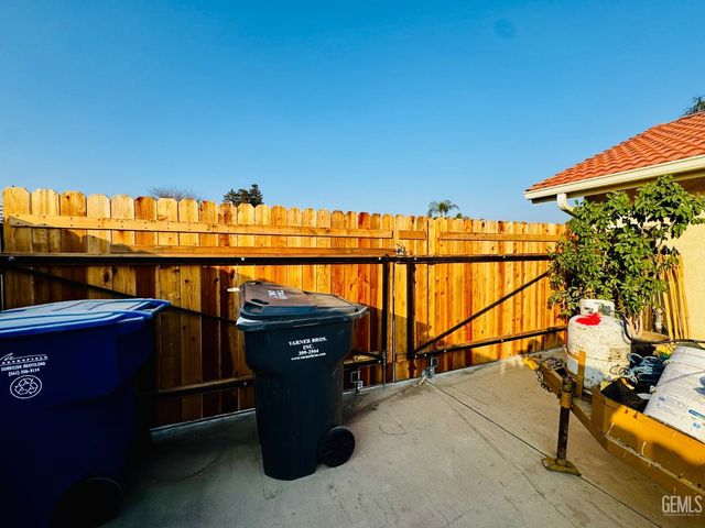 6921 Aztec Way, Bakersfield, CA 93308