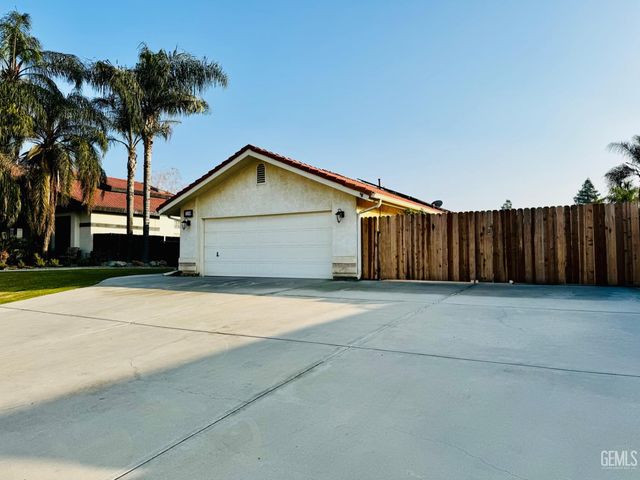 6921 Aztec Way, Bakersfield, CA 93308