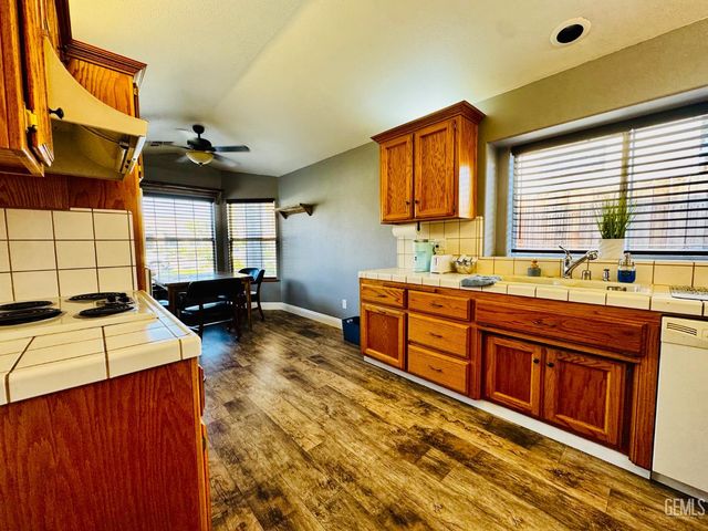 6921 Aztec Way, Bakersfield, CA 93308