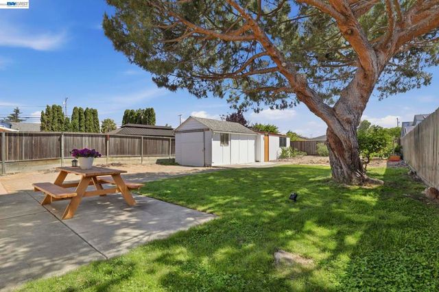 37340 Locust St, Newark, CA 94560