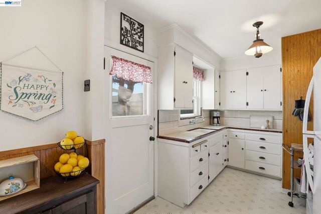 37340 Locust St, Newark, CA 94560