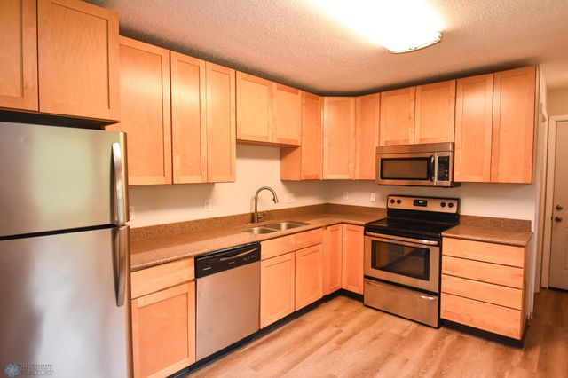 1613 15th Street S, Moorhead, MN 56560