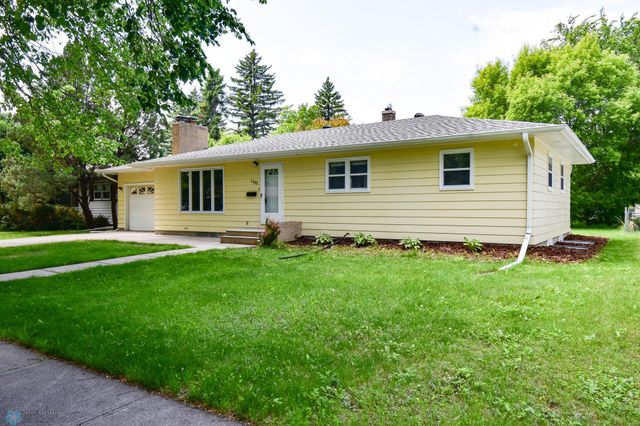 1613 15th Street S, Moorhead, MN 56560