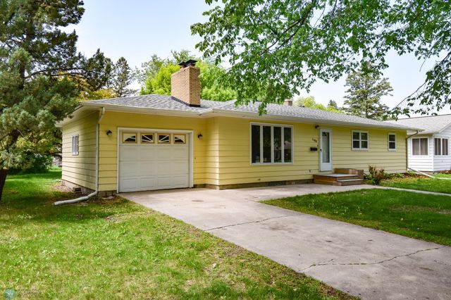 1613 15th Street S, Moorhead, MN 56560