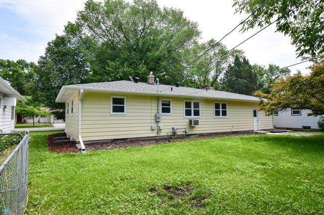 1613 15th Street S, Moorhead, MN 56560