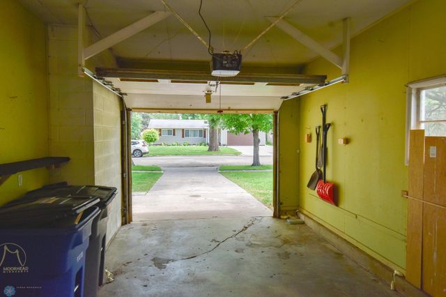 1613 15th Street S, Moorhead, MN 56560