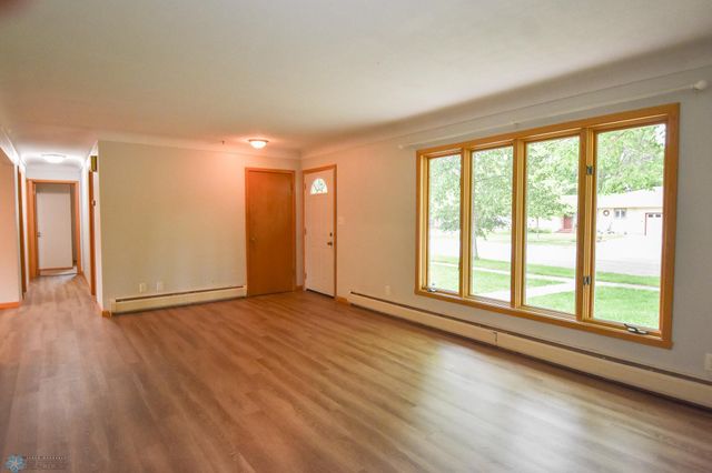 1613 15th Street S, Moorhead, MN 56560