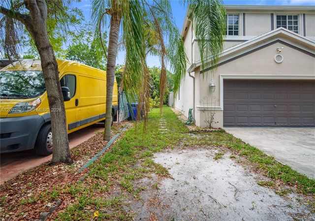 2456 Jackson St 1, Hollywood, FL 33020