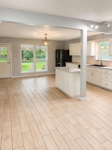 1107 Donna Kay Dr, Kerrville, TX 78028