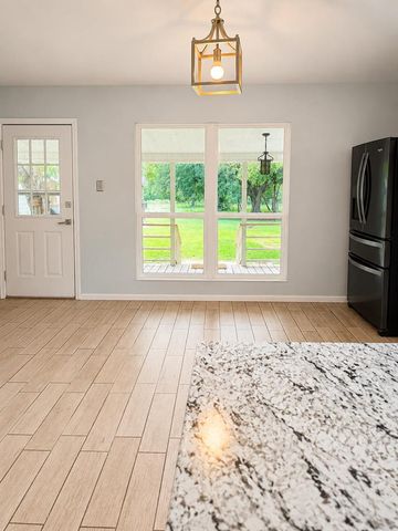 1107 Donna Kay Dr, Kerrville, TX 78028