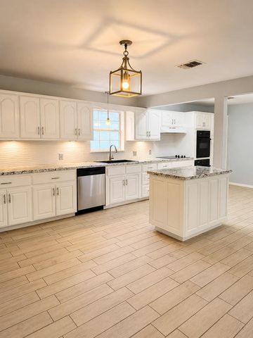 1107 Donna Kay Dr, Kerrville, TX 78028
