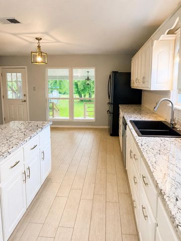 1107 Donna Kay Dr, Kerrville, TX 78028