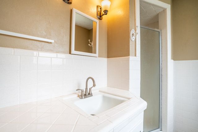 1107 Donna Kay Dr, Kerrville, TX 78028