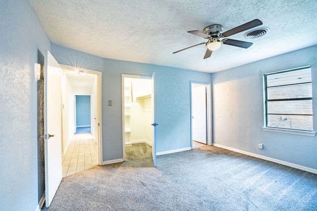 1107 Donna Kay Dr, Kerrville, TX 78028