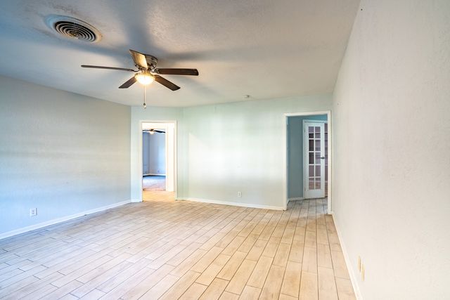 1107 Donna Kay Dr, Kerrville, TX 78028