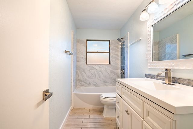 1107 Donna Kay Dr, Kerrville, TX 78028