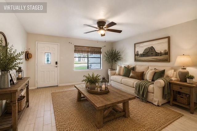 1107 Donna Kay Dr, Kerrville, TX 78028