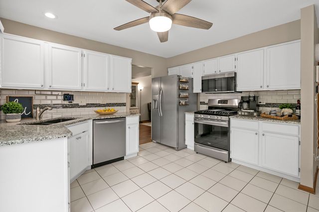 832 Fox Chase Drive, Round Lake Beach, IL 60073