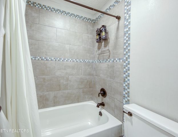 8404 Mecklenburg Court, Knoxville, TN 37923