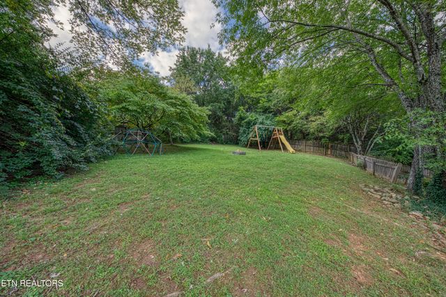 8404 Mecklenburg Court, Knoxville, TN 37923
