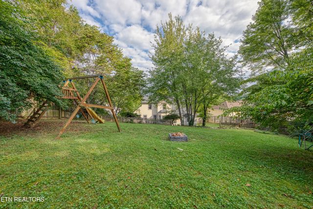 8404 Mecklenburg Court, Knoxville, TN 37923