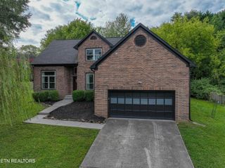 8404 Mecklenburg Court, Knoxville, TN 37923