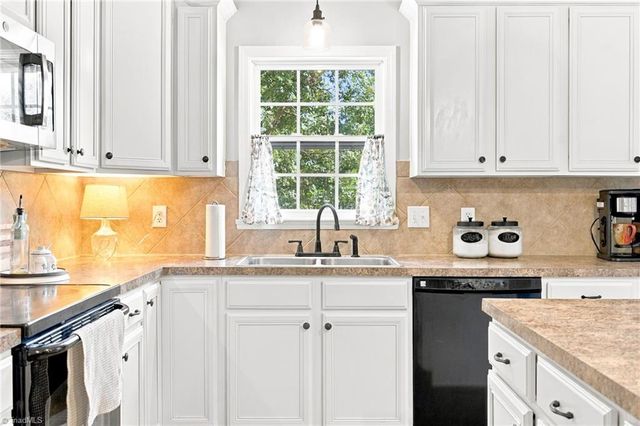 7620 Sterlingshire Drive, Greensboro, NC 27409
