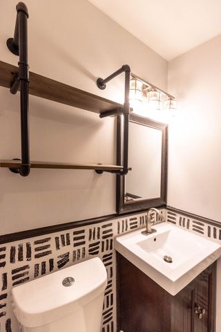 6911 Hohman Avenue, Hammond, IN 46324