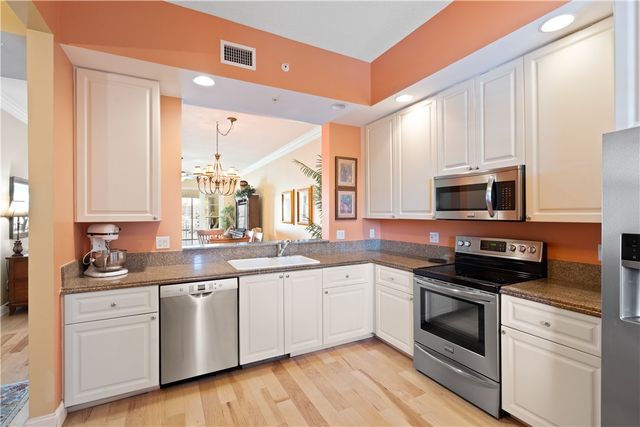 11 Harbour Isle Drive W 203, Hutchinson Island, FL 34949