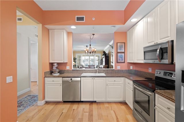 11 Harbour Isle Drive W 203, Hutchinson Island, FL 34949