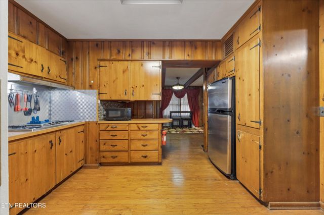 129 S Kingston Ave, Rockwood, TN 37854