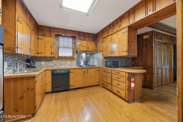 129 S Kingston Ave, Rockwood, TN 37854
