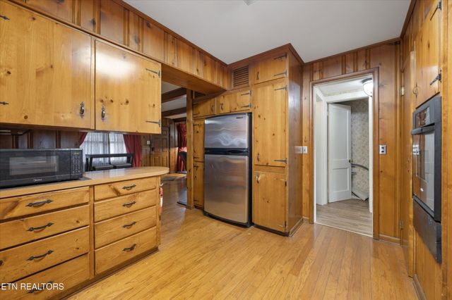 129 S Kingston Ave, Rockwood, TN 37854