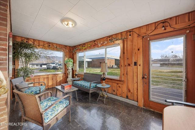 129 S Kingston Ave, Rockwood, TN 37854