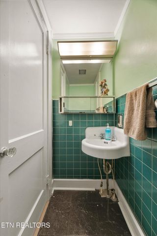 129 S Kingston Ave, Rockwood, TN 37854