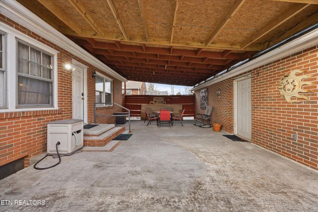 129 S Kingston Ave, Rockwood, TN 37854