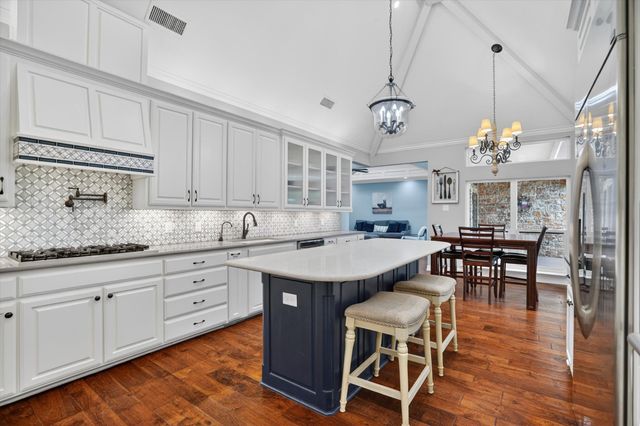 1312 Chatsworth Court E, Colleyville, TX 76034