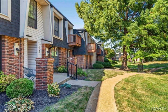 1143 Appleseed Lane D, Olivette, MO 63132