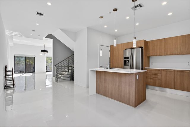 196 SE 4th Terrace K-1, Pompano Beach, FL 33060