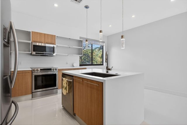 196 SE 4th Terrace K-1, Pompano Beach, FL 33060