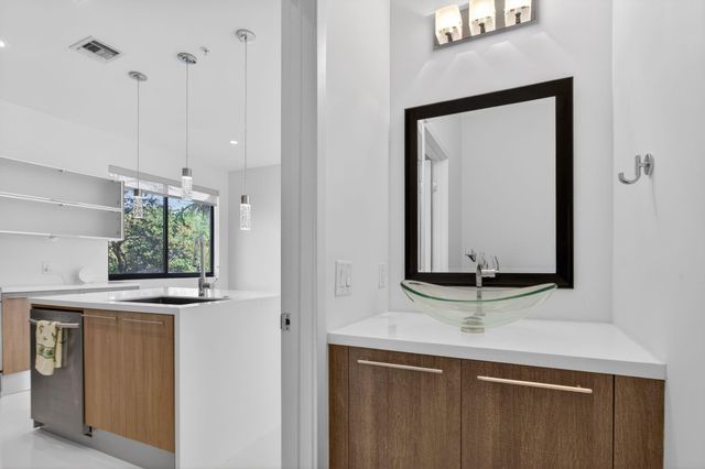 196 SE 4th Terrace K-1, Pompano Beach, FL 33060