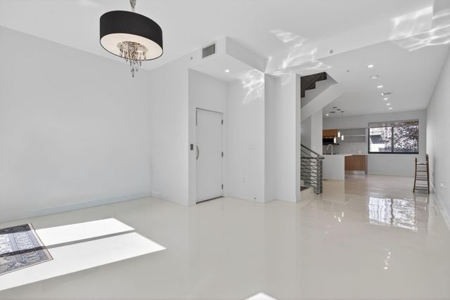 196 SE 4th Terrace K-1, Pompano Beach, FL 33060