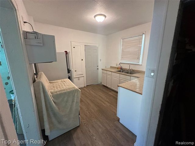 2510 Sturtevant Street, Detroit, MI 48206