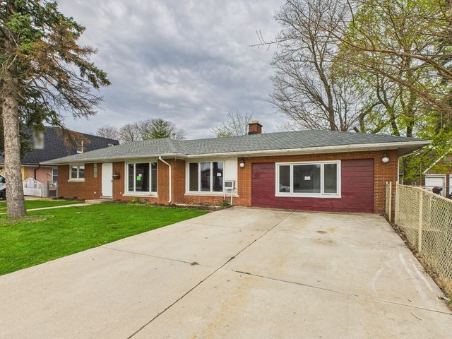 8718 Plainfield Road, Lyons, IL 60534