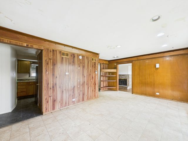 8718 Plainfield Road, Lyons, IL 60534