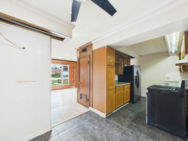 8718 Plainfield Road, Lyons, IL 60534